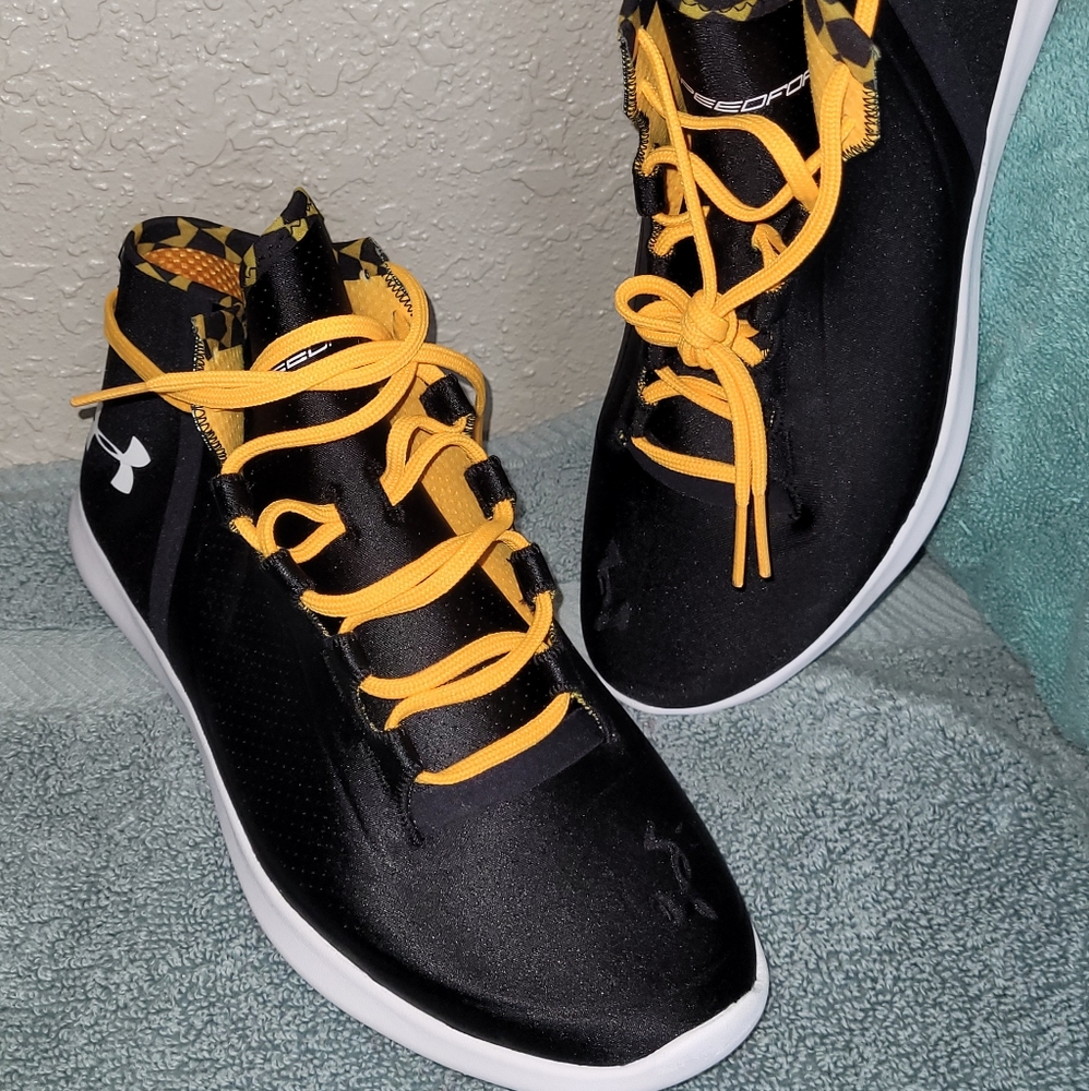 Womans Under Armour Studio Lux